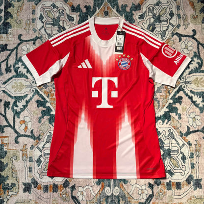 FC Bayern Munich 2025/26 Home Jersey – BNWT