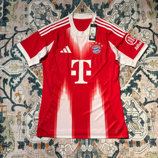 FC Bayern Munich 2025/26 Home Jersey – BNWT